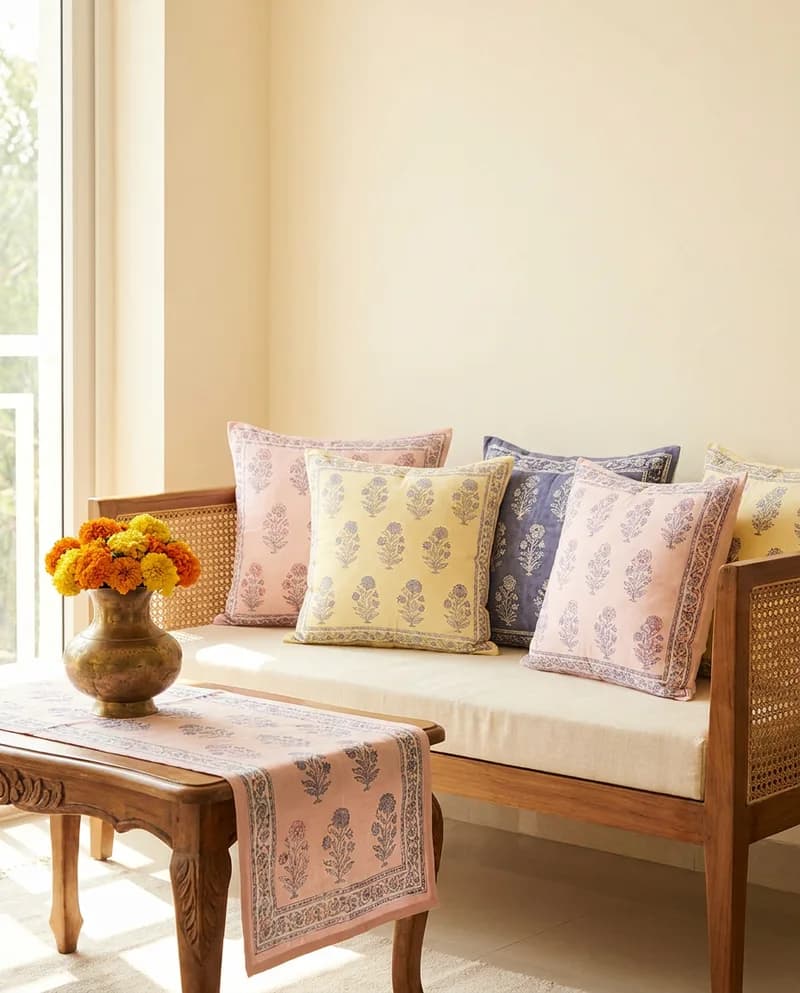 Cushions & Table